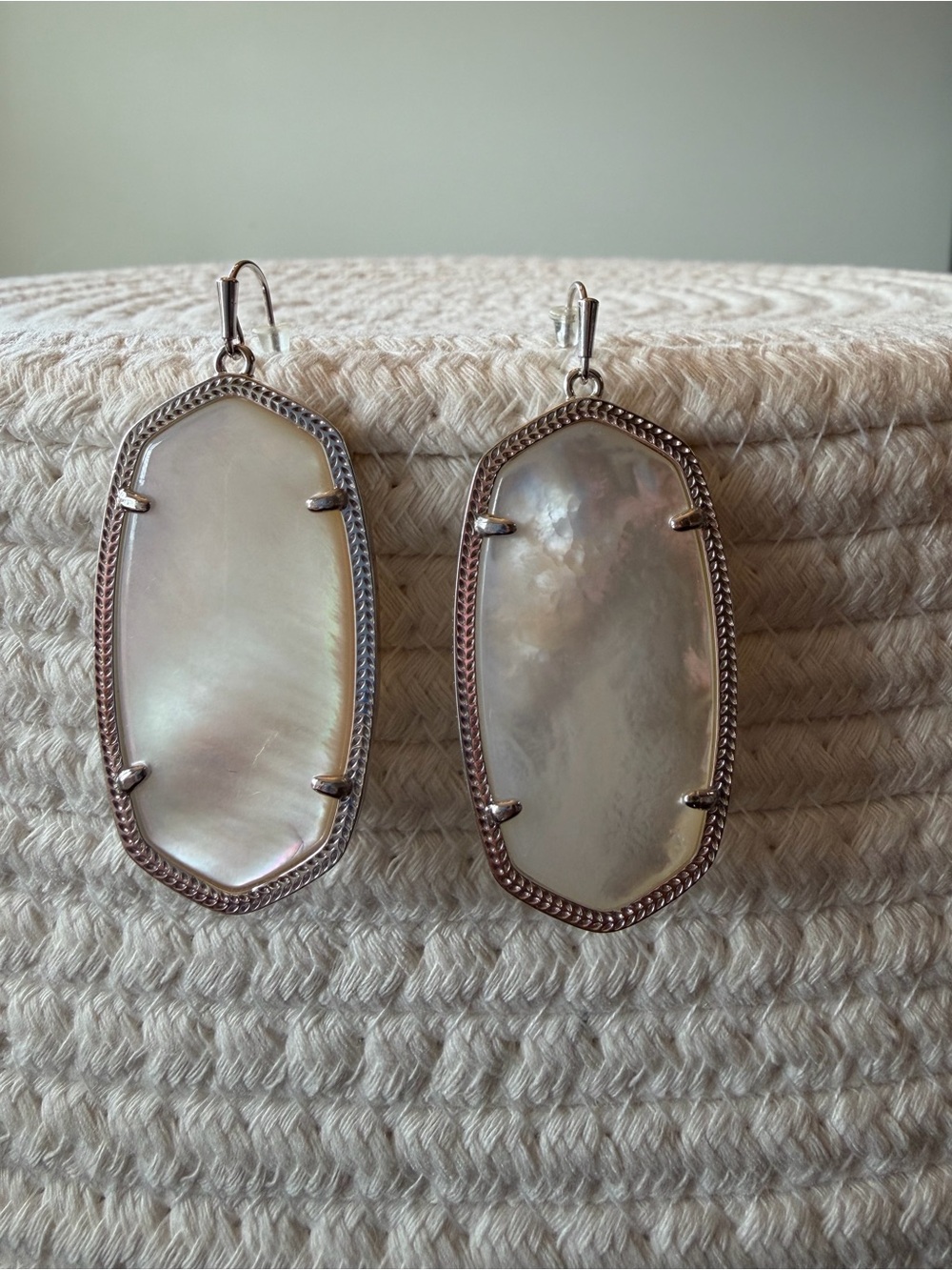 Kendra Scott Danielle Drop Earrings in Silver with Mother of Pearl